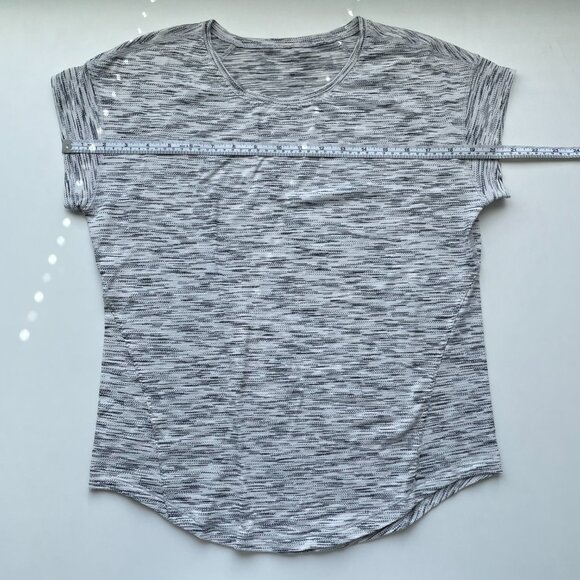 Women's Lululemon Short Sleeve shirt - Picture 3 of 5